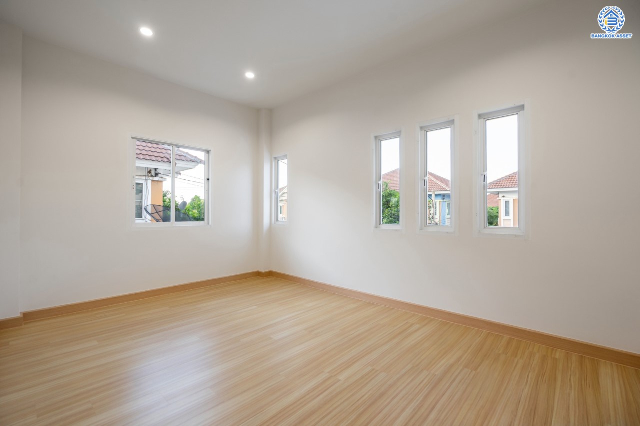 บ้านมือสองตกแต่งใหม่ ม.สิริกานต์3 บางใหญ่-กาญจนาฯ หลังมุม เนื้อที่ 56.8 ตร.ว. ฟังก์ชัน 3 นอน 3 น้ำ จอดรถได้ 2 คัน พื้นที่ใช้สอยกว้างขวาง พร้อมเดินทางสะดวกสบาย ใกล้รถไฟฟ้า "สถานีคลองบางไผ่" และจุดขึ้นทางด่วน "ศรีรัช"